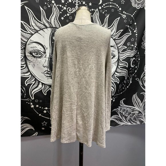 Acemi cold shoulder light gray knit top Fits M/L - Picture 3 of 4